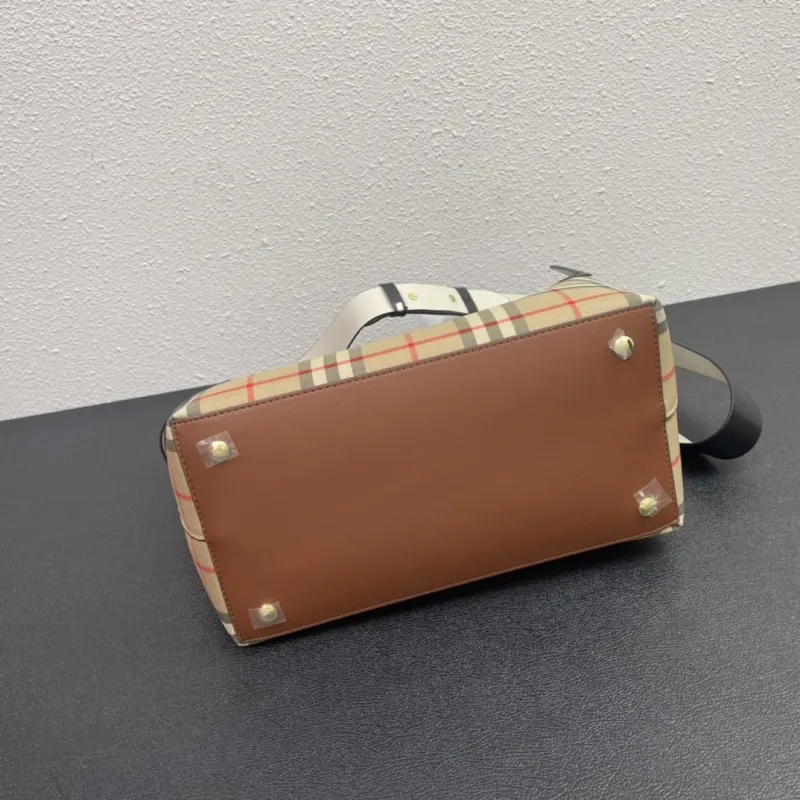 Burberry Vintage Check Handbag Size 36 - Image 7