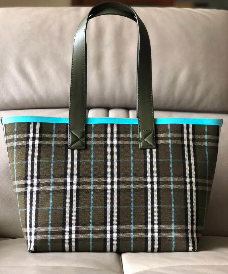 Burberry Shopping Bags-74