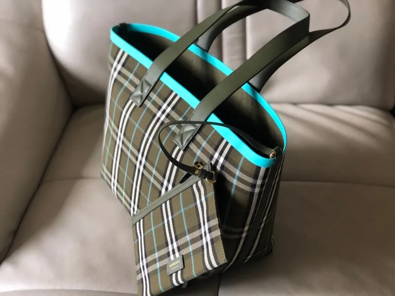 Alternative view of Burberry Shopping Bags-74