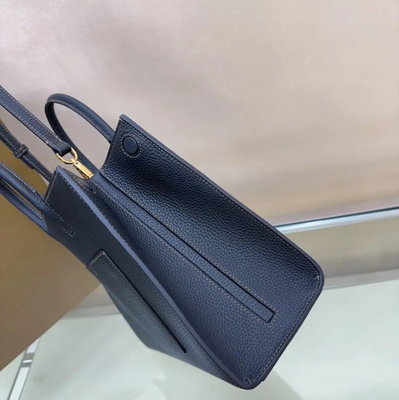 Burberry Dark Blue Leather Tote Bag - Image 4