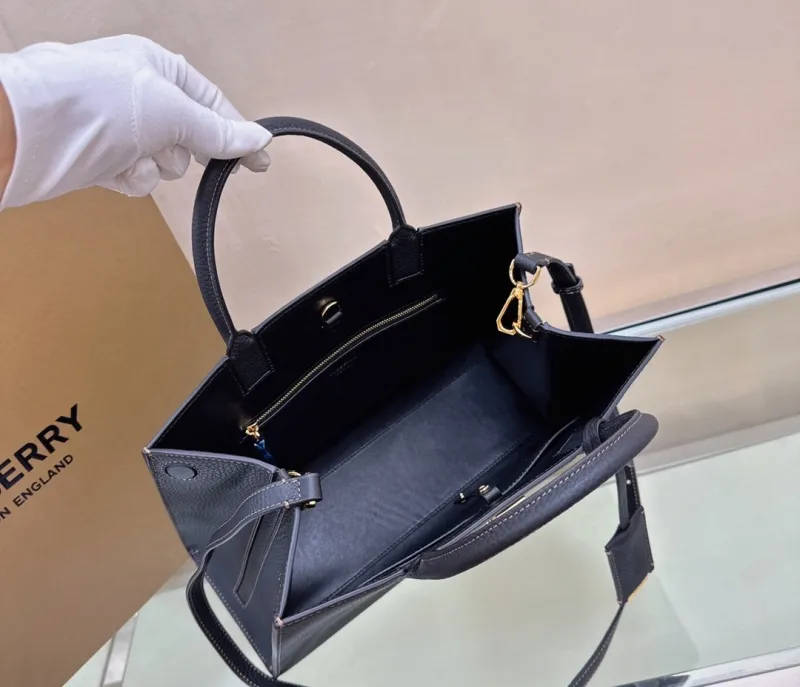 Burberry Dark Blue Leather Tote Bag - Image 7