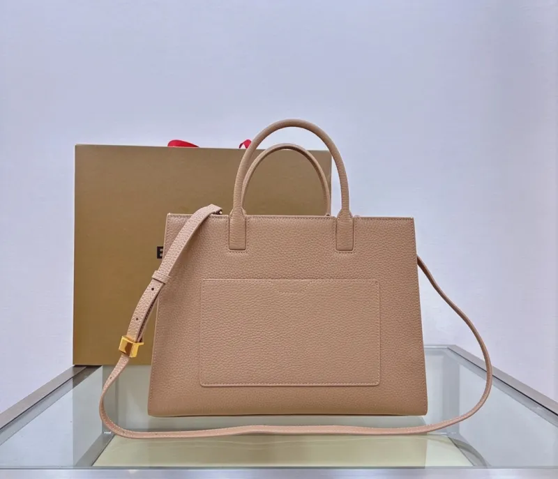Burberry Beige Leather Tote Handbag - Image 3