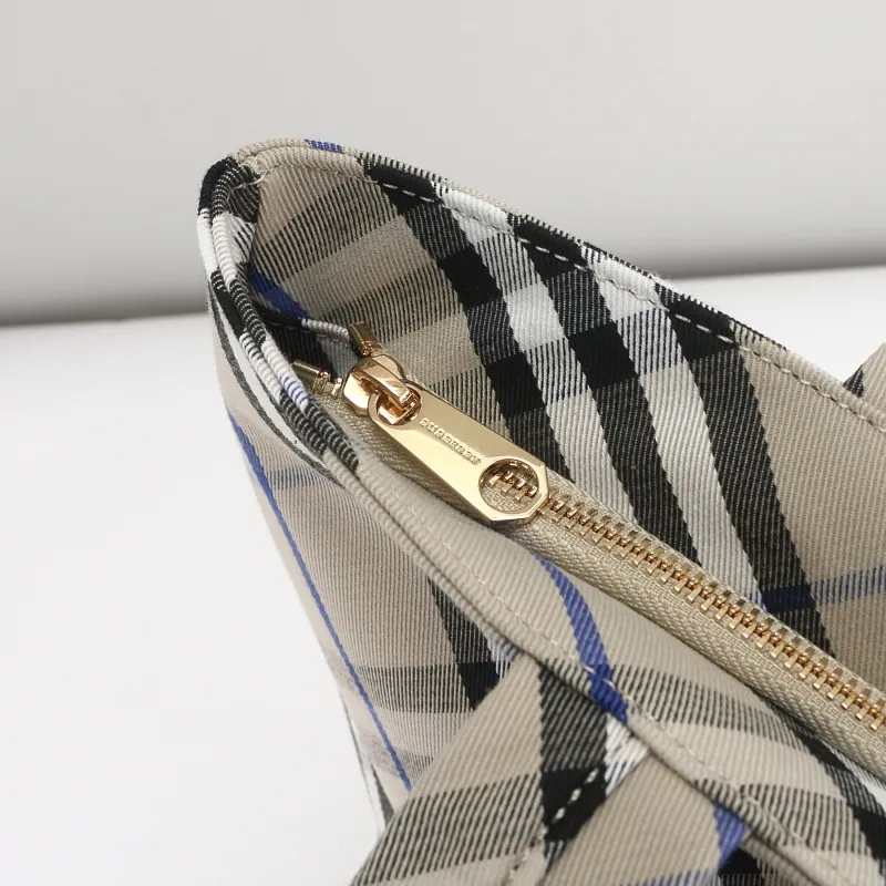 Burberry Beige Check Tote Bag 84 - Image 7