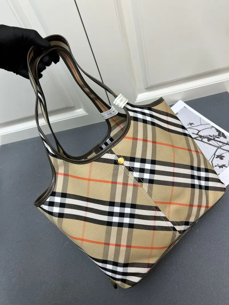 Burberry Classic Check Tote Bag with Pouch Model 8092 - Image 4