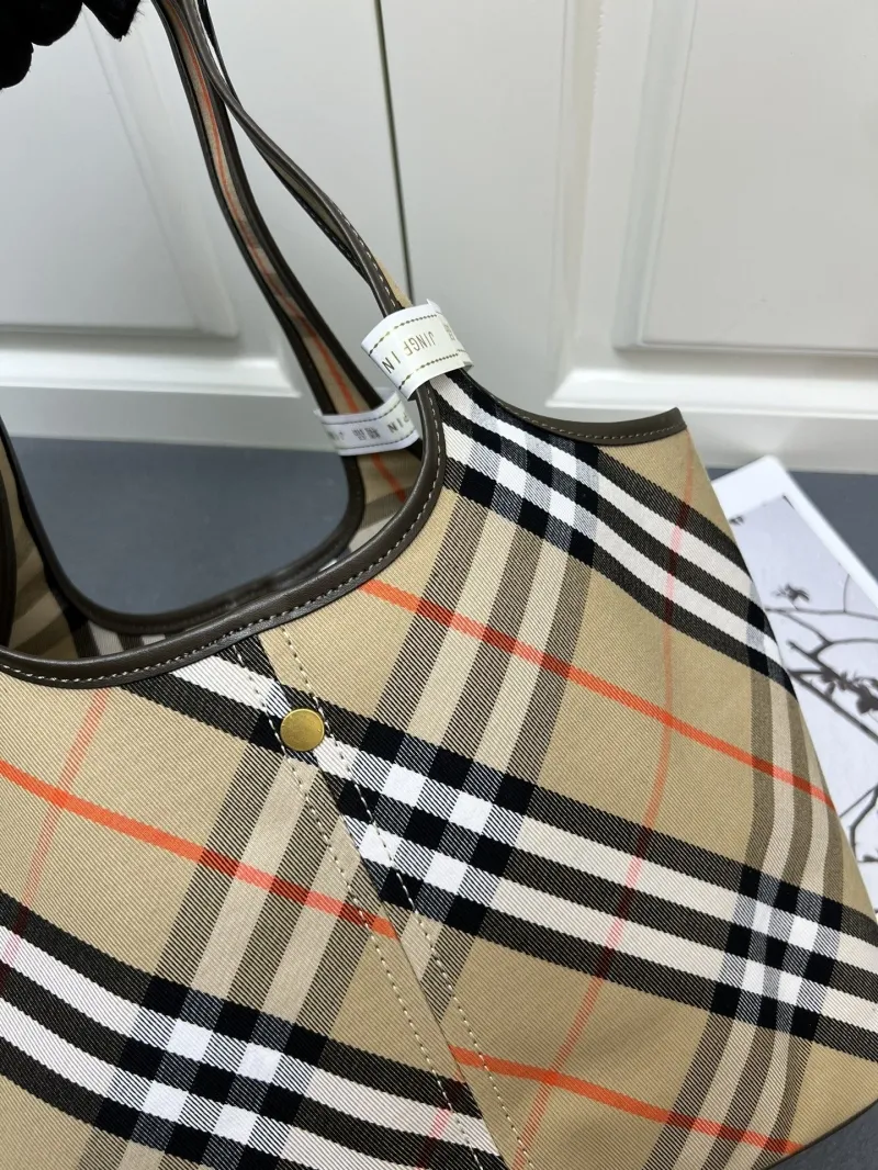Burberry Classic Check Tote Bag with Pouch Model 8092 - Image 6