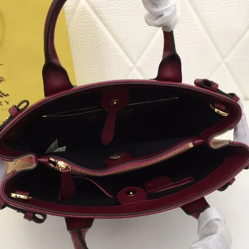 Burberry Shopping Bags-101 - Image 7