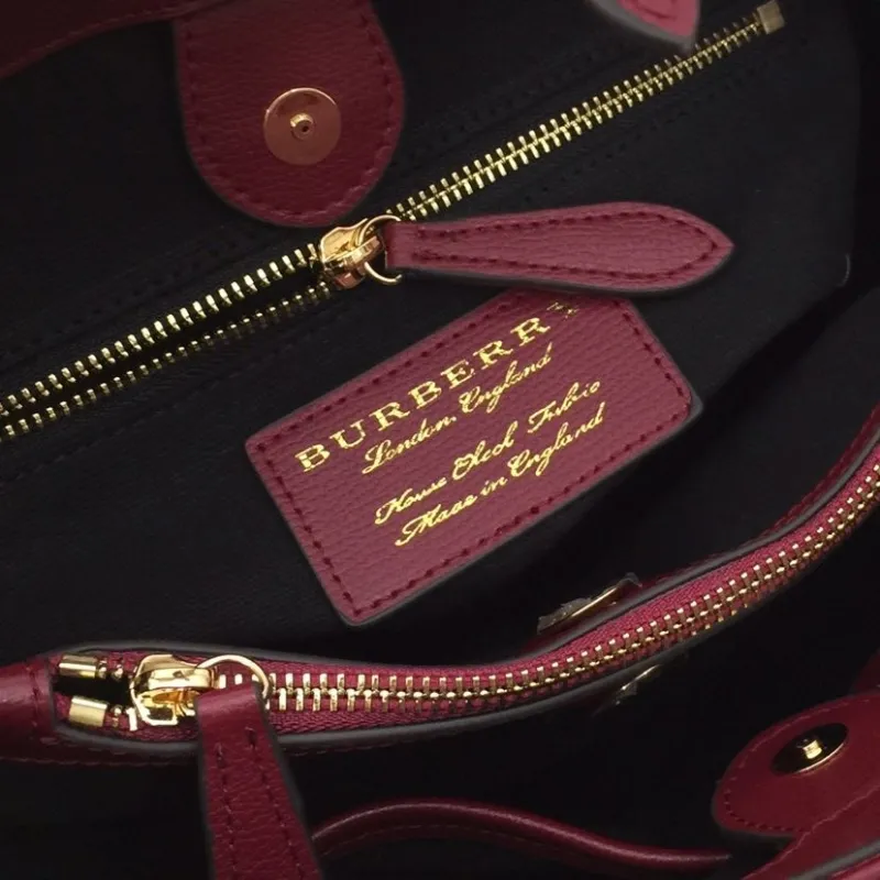 Burberry Shopping Bags-101 - Image 8