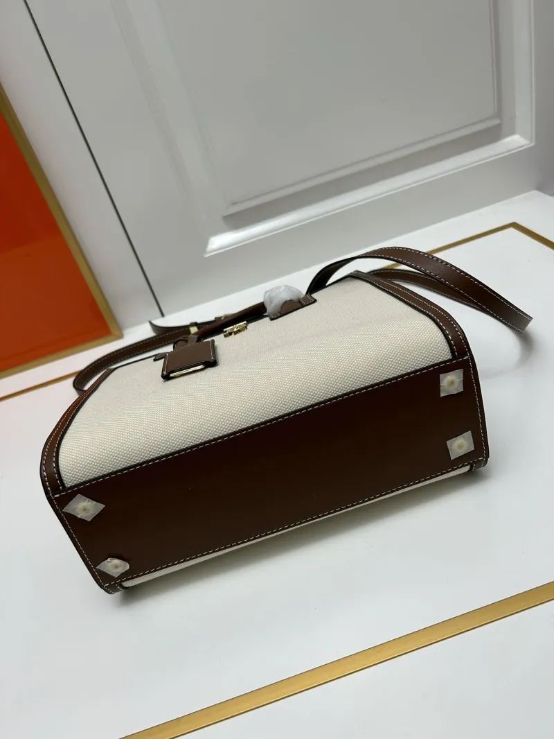 Burberry Shopping Bags-108 - Image 4