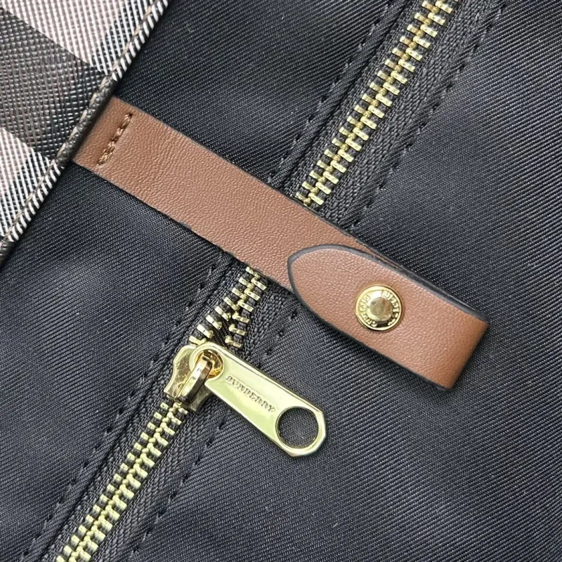 Burberry Shopping Bags-114 - Image 10