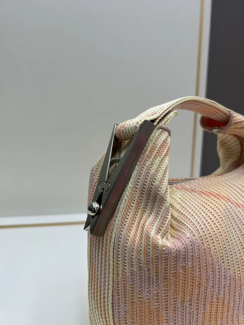 Burberry 8421 Pastel Pink Top Handle Bag - Image 3