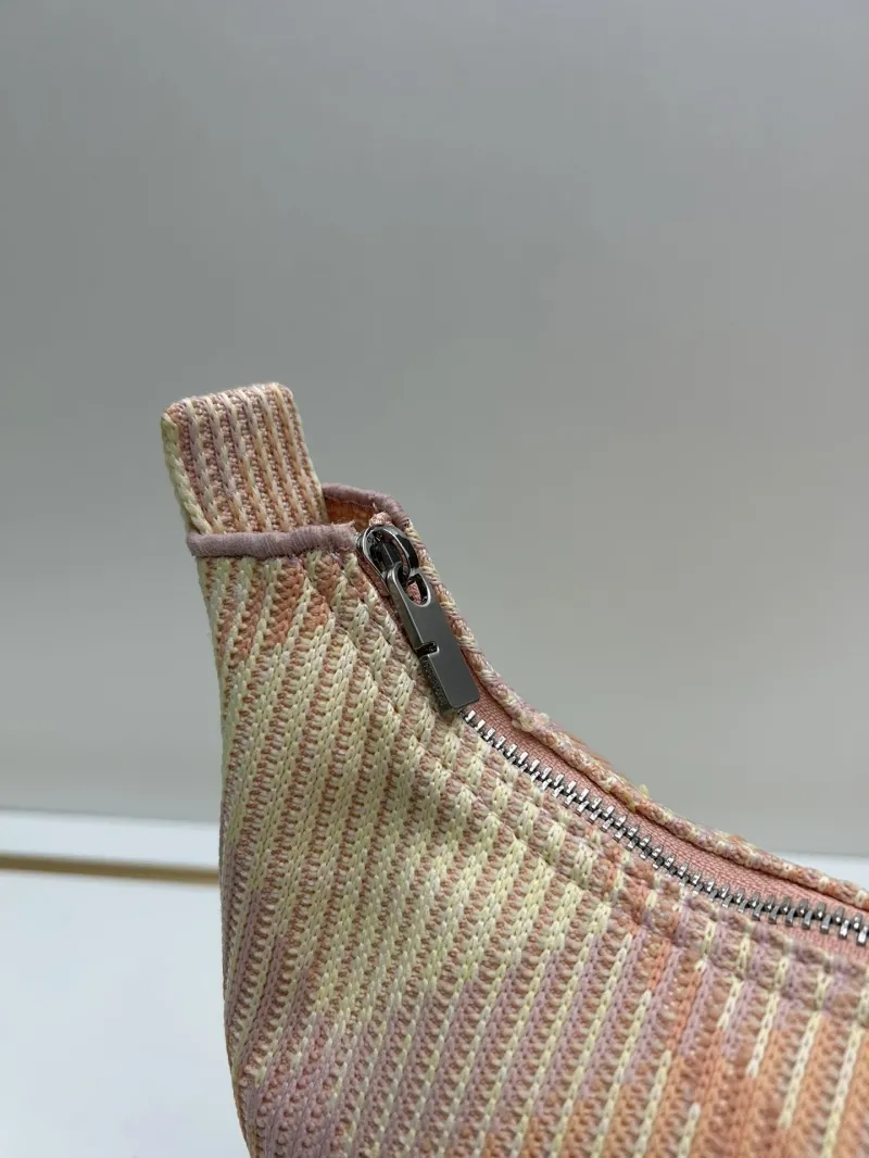 Burberry 8421 Pastel Pink Top Handle Bag - Image 5