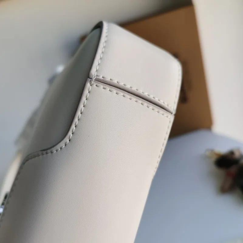 Burberry White Leather Shoulder Bag - Image 7
