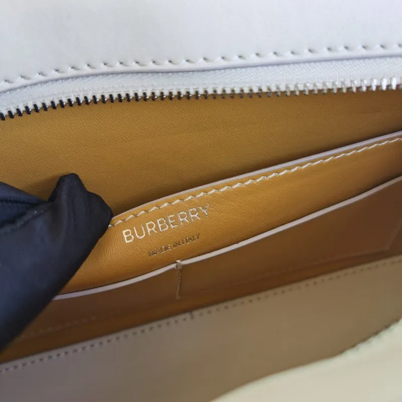 Burberry White Leather Shoulder Bag - Image 8