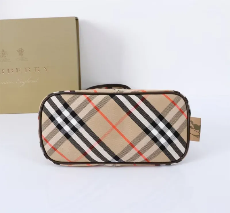 Burberry Vintage Check Hobo Bag with Pouch - Image 7