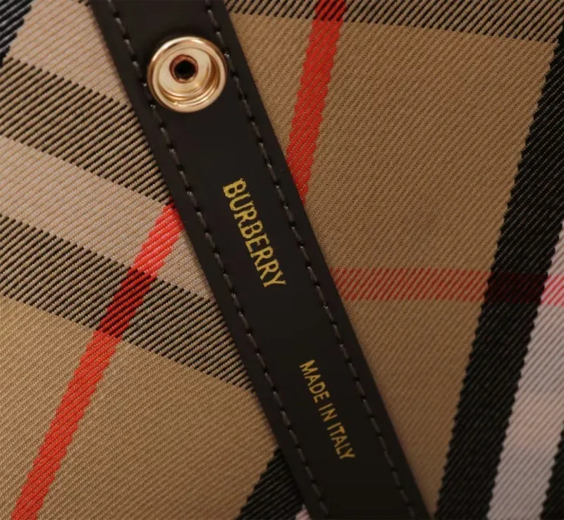 Burberry Vintage Check Hobo Bag with Pouch - Image 8