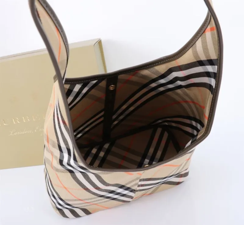 Burberry Vintage Check Hobo Bag with Pouch - Image 9