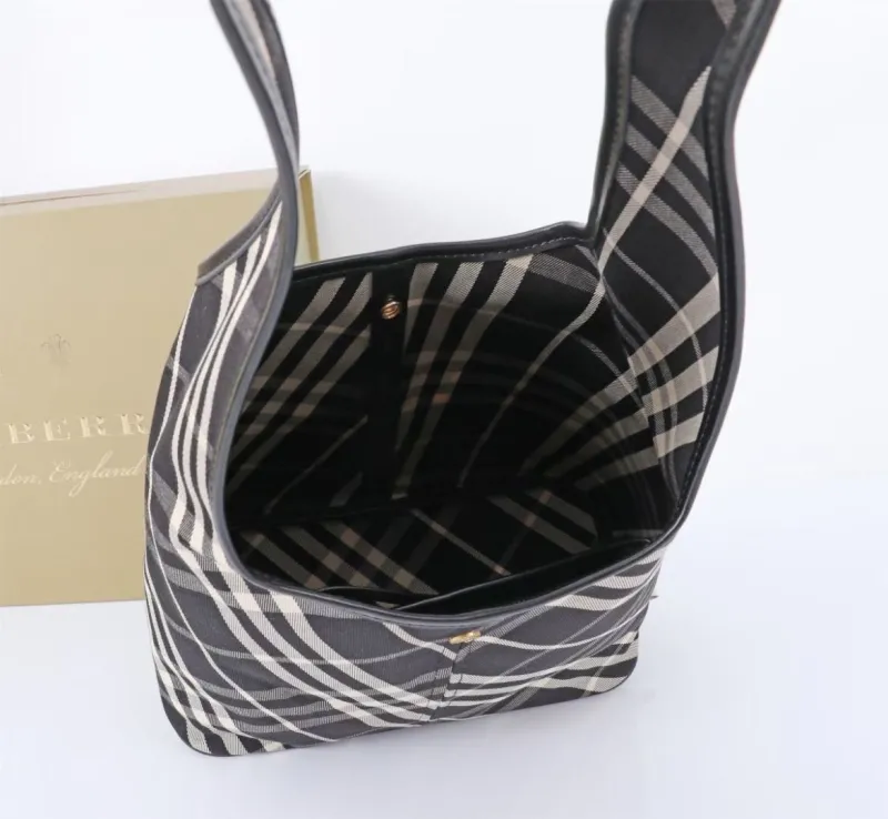 Burberry Black Check Hobo Shoulder Bag with Pouch - Image 9