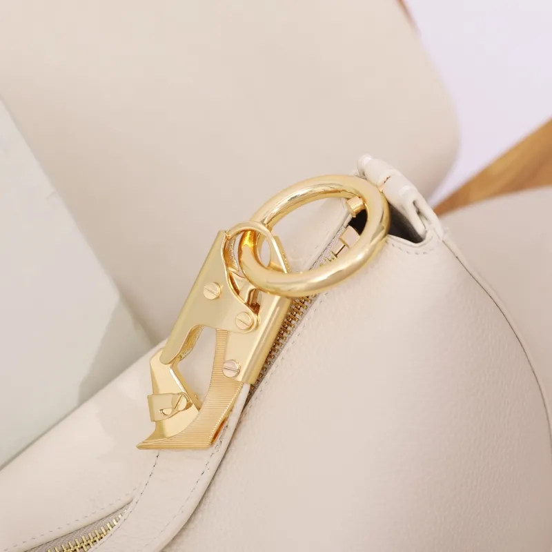 Burberry White Top Handle Leather Bag 122 - Image 4