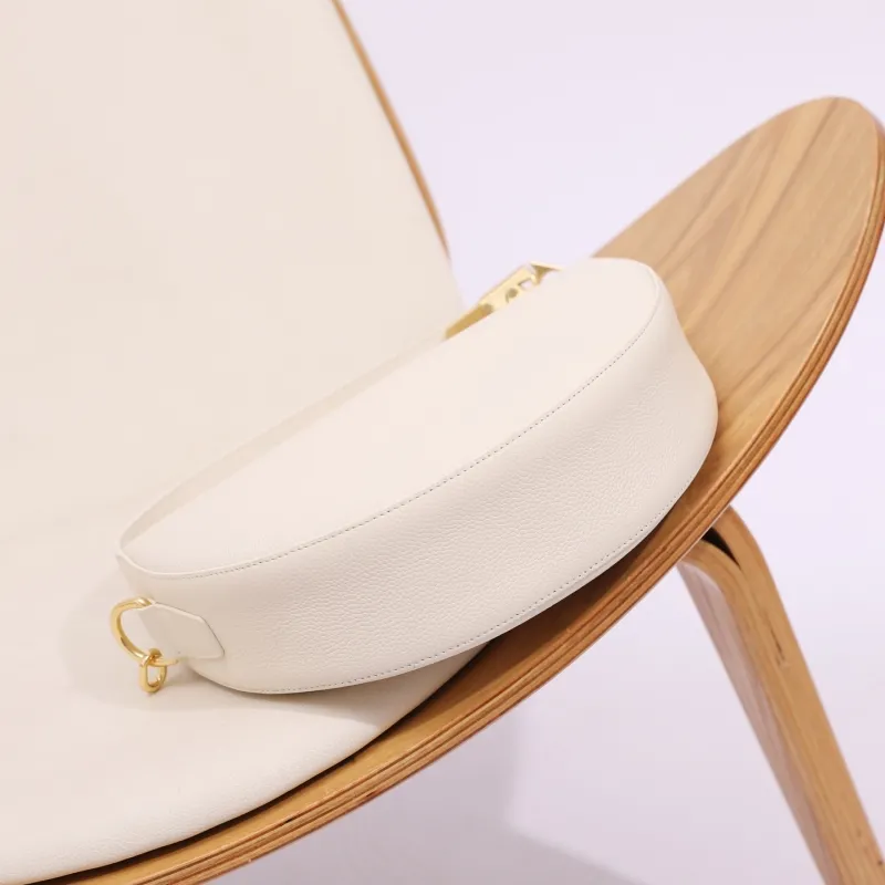 Burberry White Top Handle Leather Bag 122 - Image 5