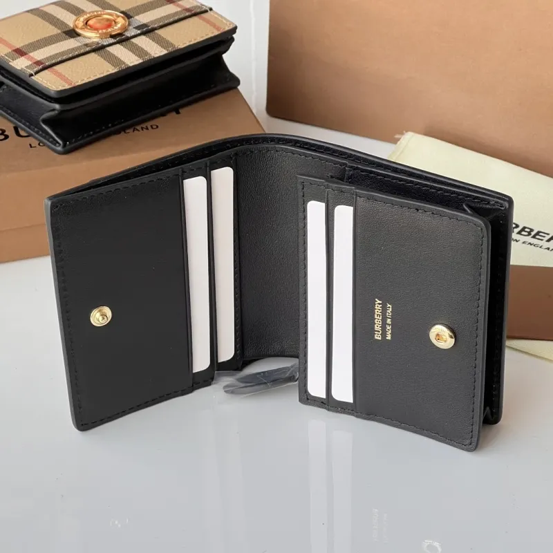 Burberry Vintage Check Small Bifold Wallet - Image 6