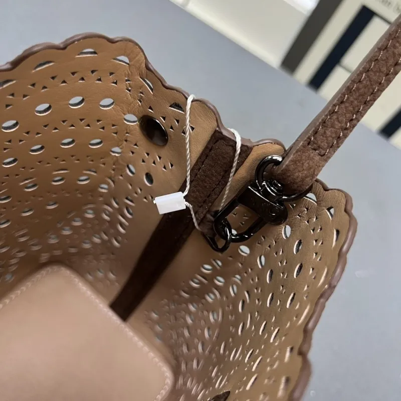 Alternative view of Alaia Shopping Bags-7