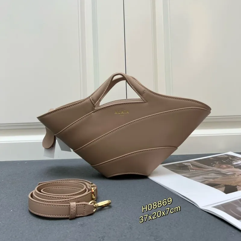 Alaia Shopping Bags-9