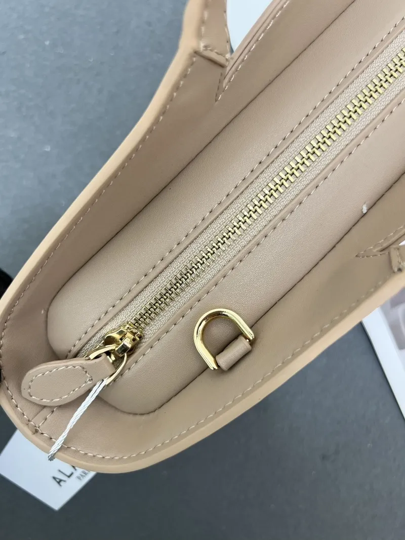 Alternative view of Alaia Shopping Bags-9
