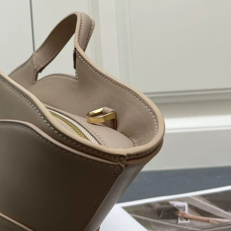 Alaia Shopping Bags-9 - Image 8