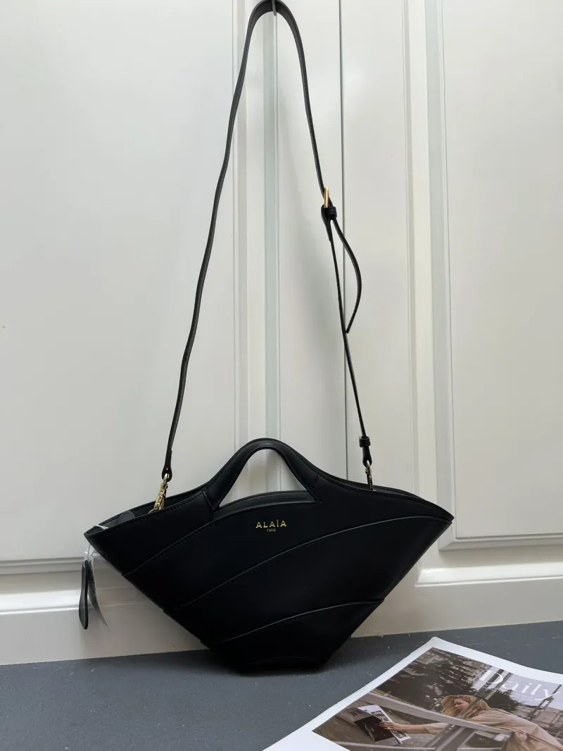 Alternative view of Alaia Shopping Bags-10