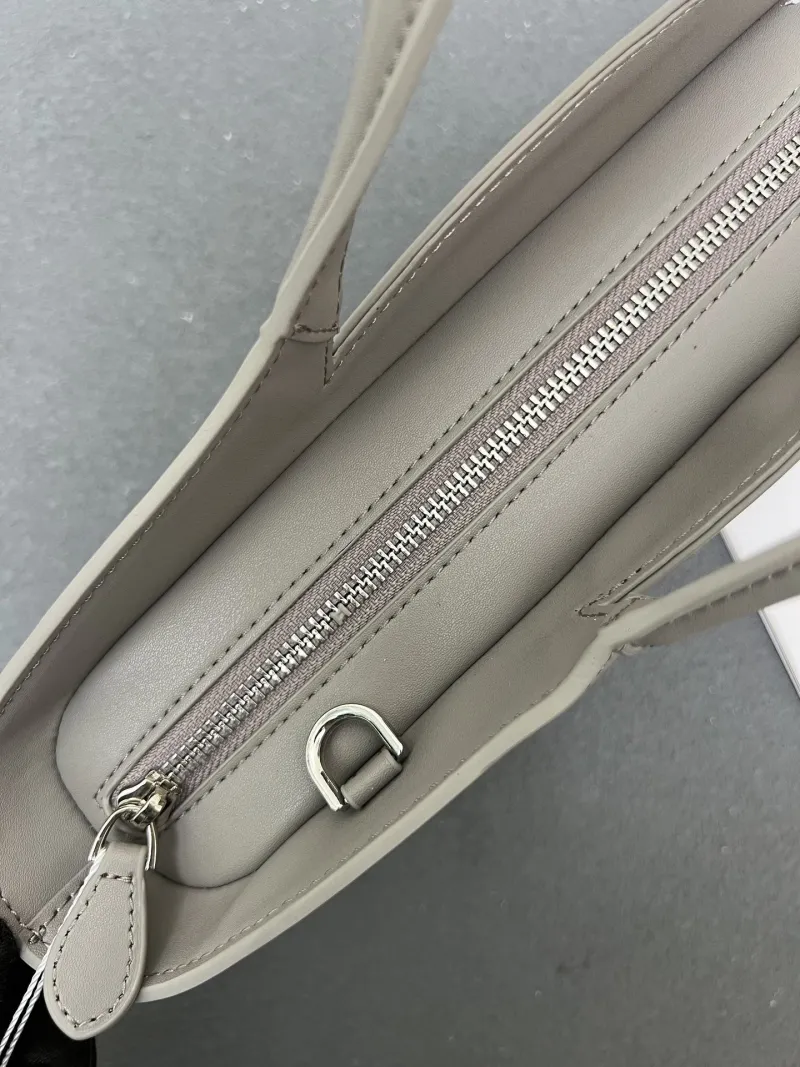 Alternative view of Alaia Shopping Bags-11
