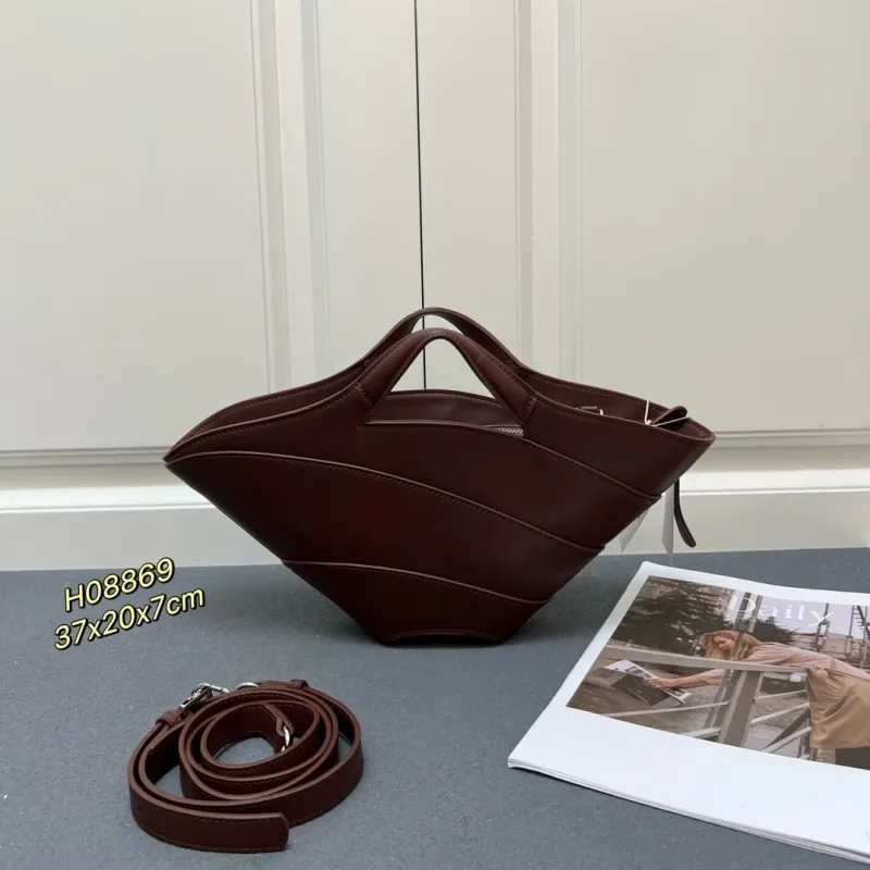ALAIA Brown Leather Crossbody Tote Bag H08869 - Image 4