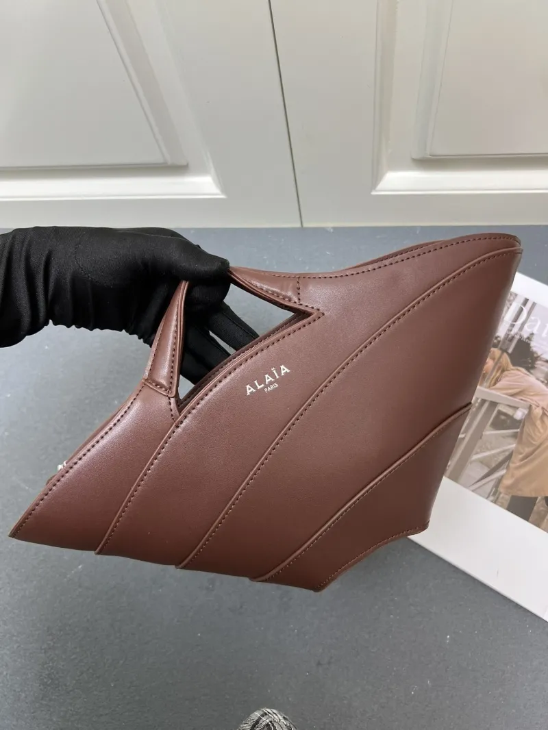 ALAIA Brown Leather Crossbody Tote Bag H08869 - Image 5