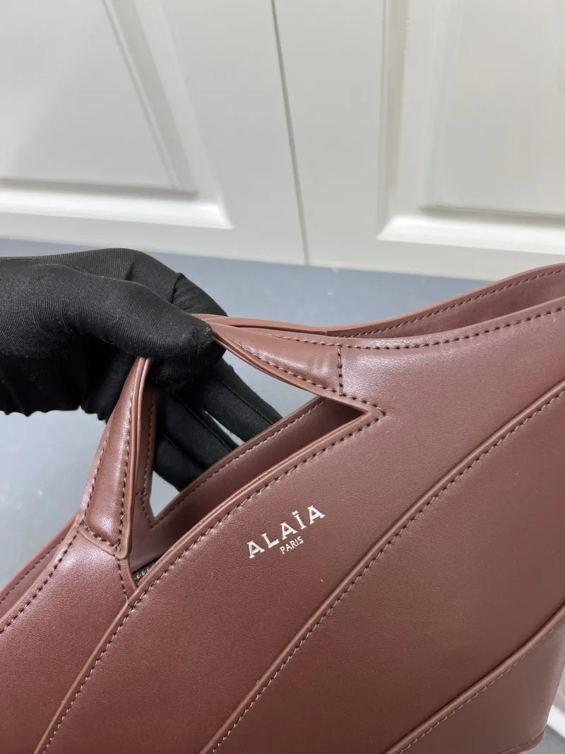 ALAIA Brown Leather Crossbody Tote Bag H08869 - Image 6
