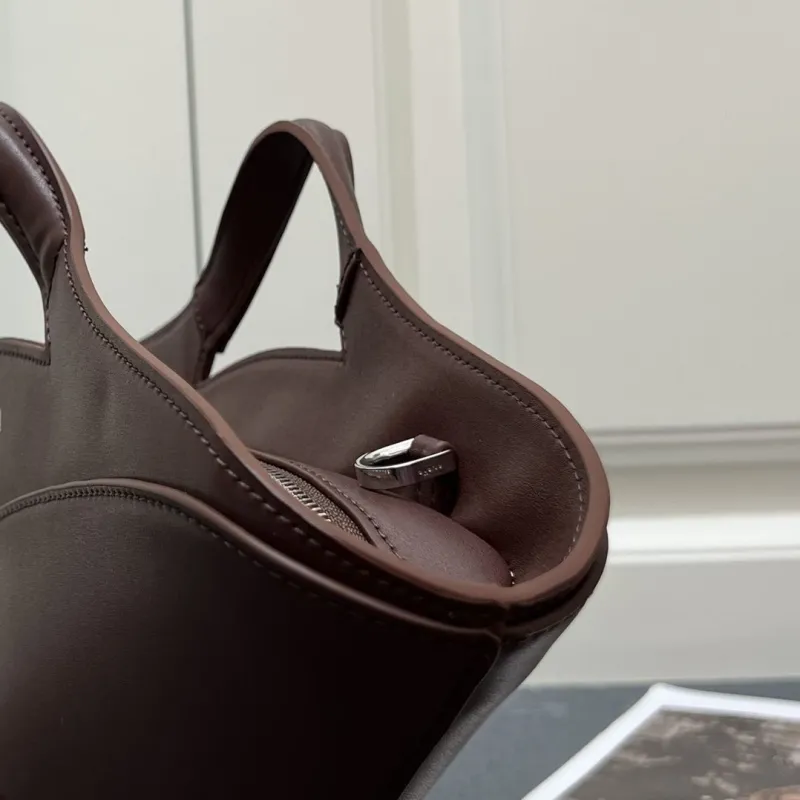 ALAIA Brown Leather Crossbody Tote Bag H08869 - Image 7