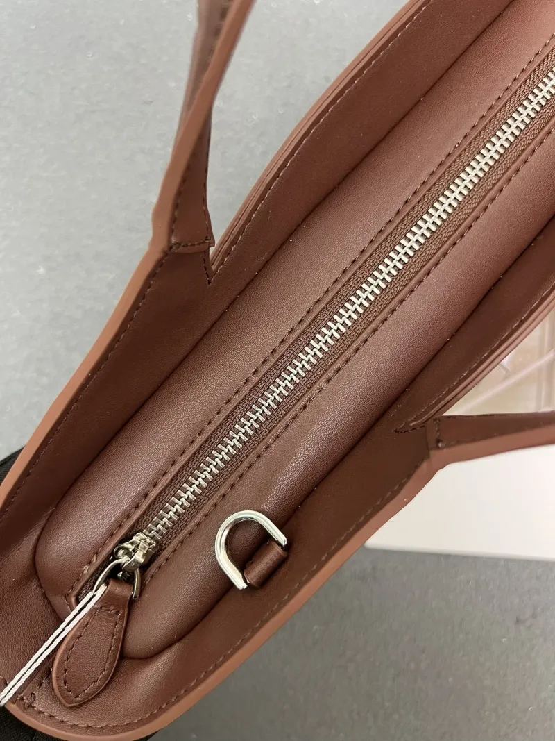ALAIA Brown Leather Crossbody Tote Bag H08869 - Image 11