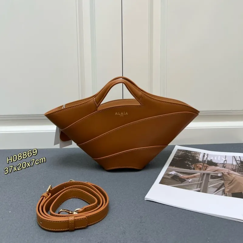 Alaia Shopping Bags-13