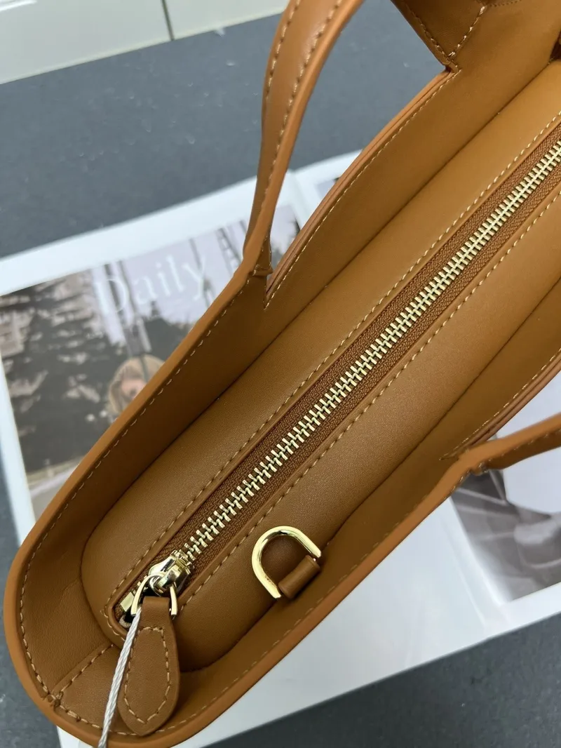 Alternative view of Alaia Shopping Bags-13