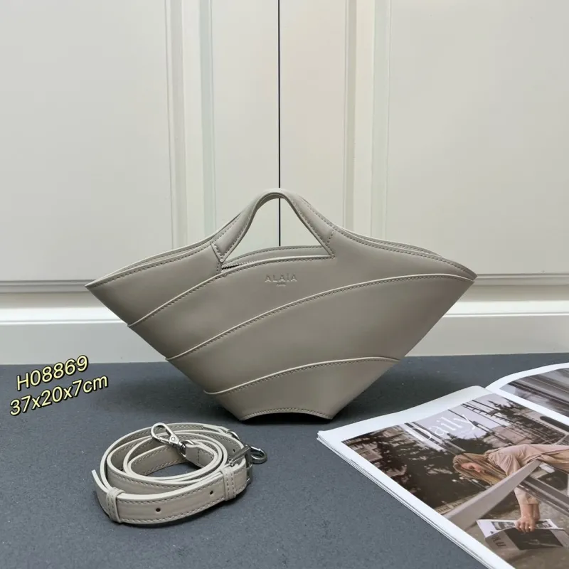 Alaia Shopping Bags-14