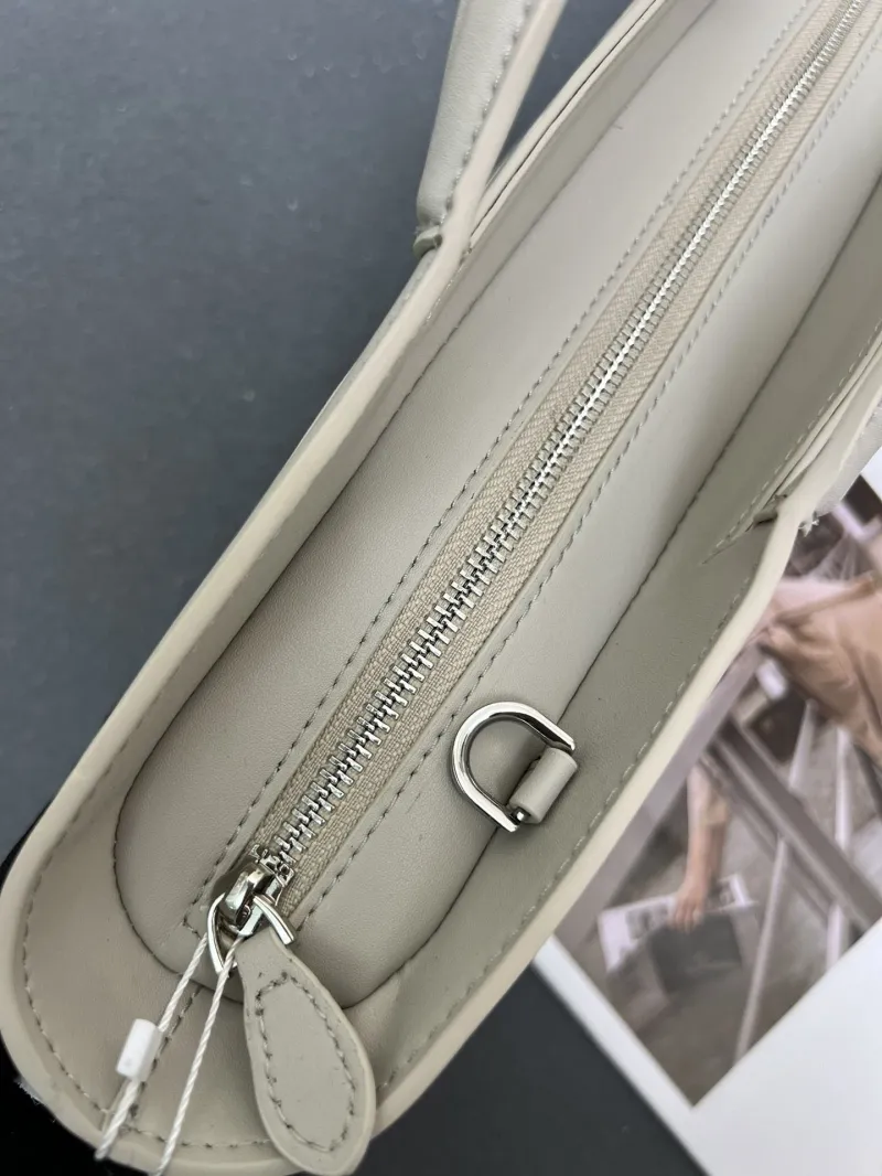 Alternative view of Alaia Shopping Bags-14