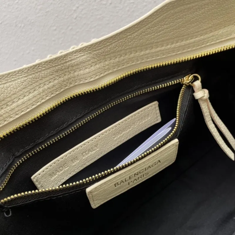 Balenciaga Large Cream Top Handle Bag 38cm - Image 9