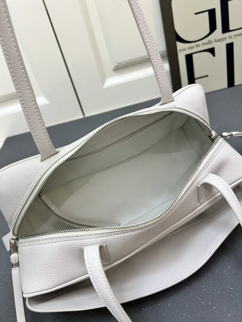 Balenciaga White Top Handle Bag H06188 - Image 8