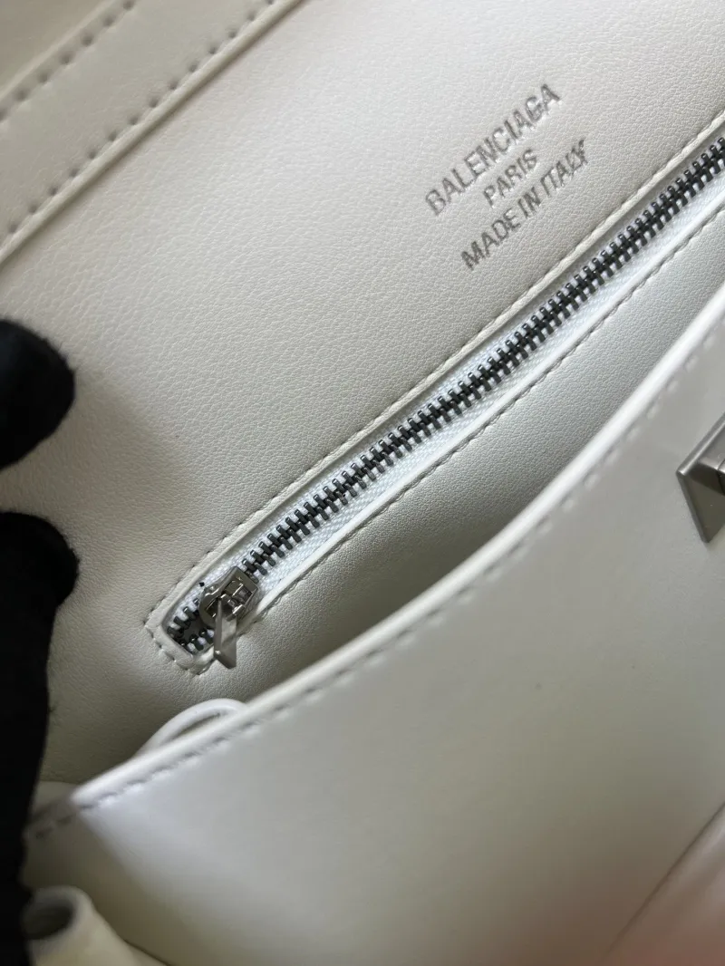 Balenciaga Rodeo White Leather Shoulder Handbag - Image 9