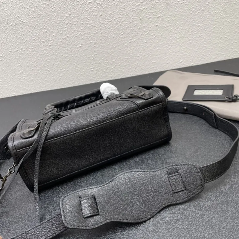 Balenciaga Small Black Top Handle Bag 24cm - Image 7