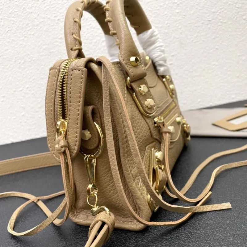 Balenciaga Small Tan Top Handle Bag 24cm - Image 4