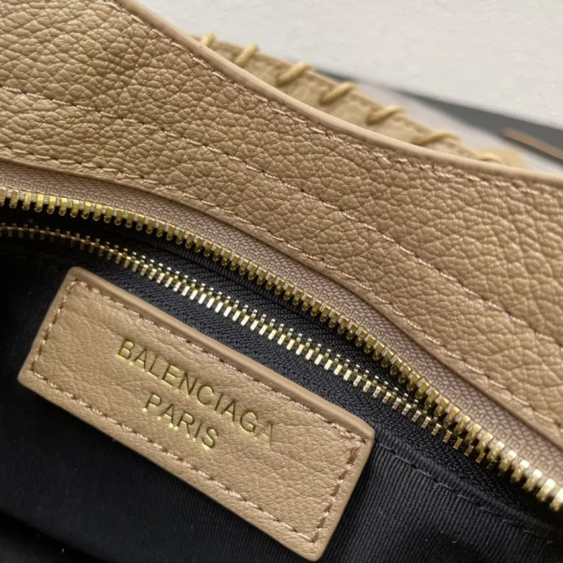 Balenciaga Small Tan Top Handle Bag 24cm - Image 9