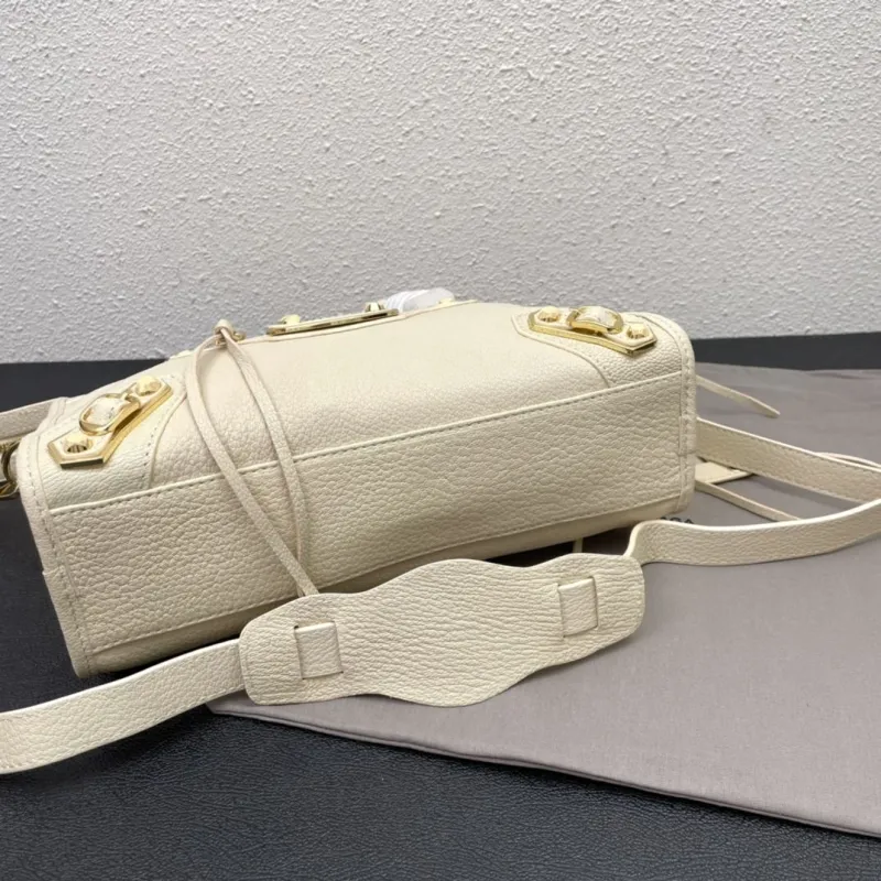 Balenciaga Medium Cream Top Handle Bag 28cm - Image 6