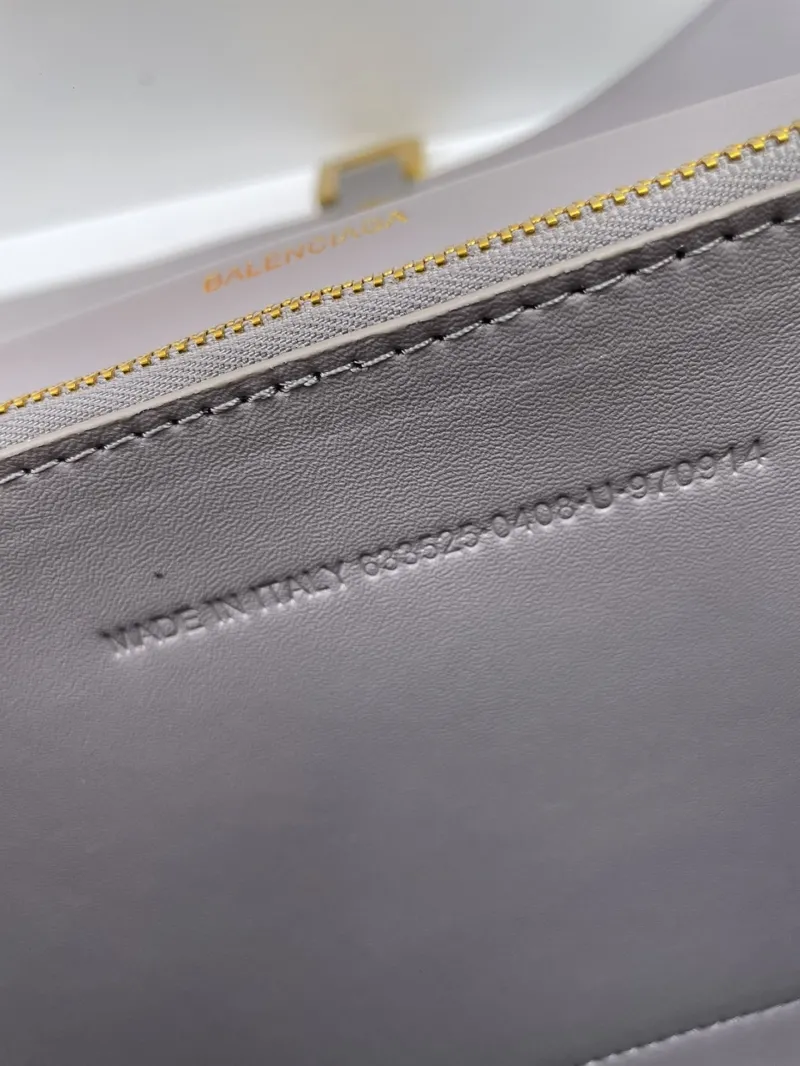 Balenciaga 8915 Gray Chain Shoulder Bag - Image 9
