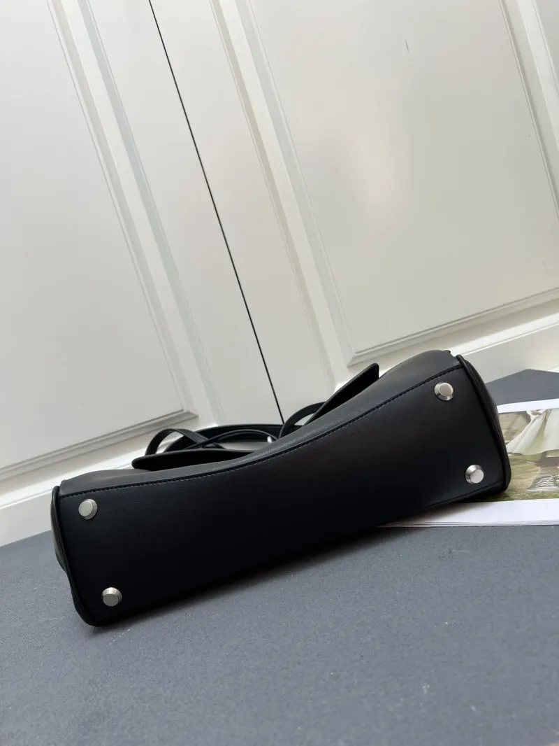 Balenciaga Rodeo Black Leather Handbag - Image 9