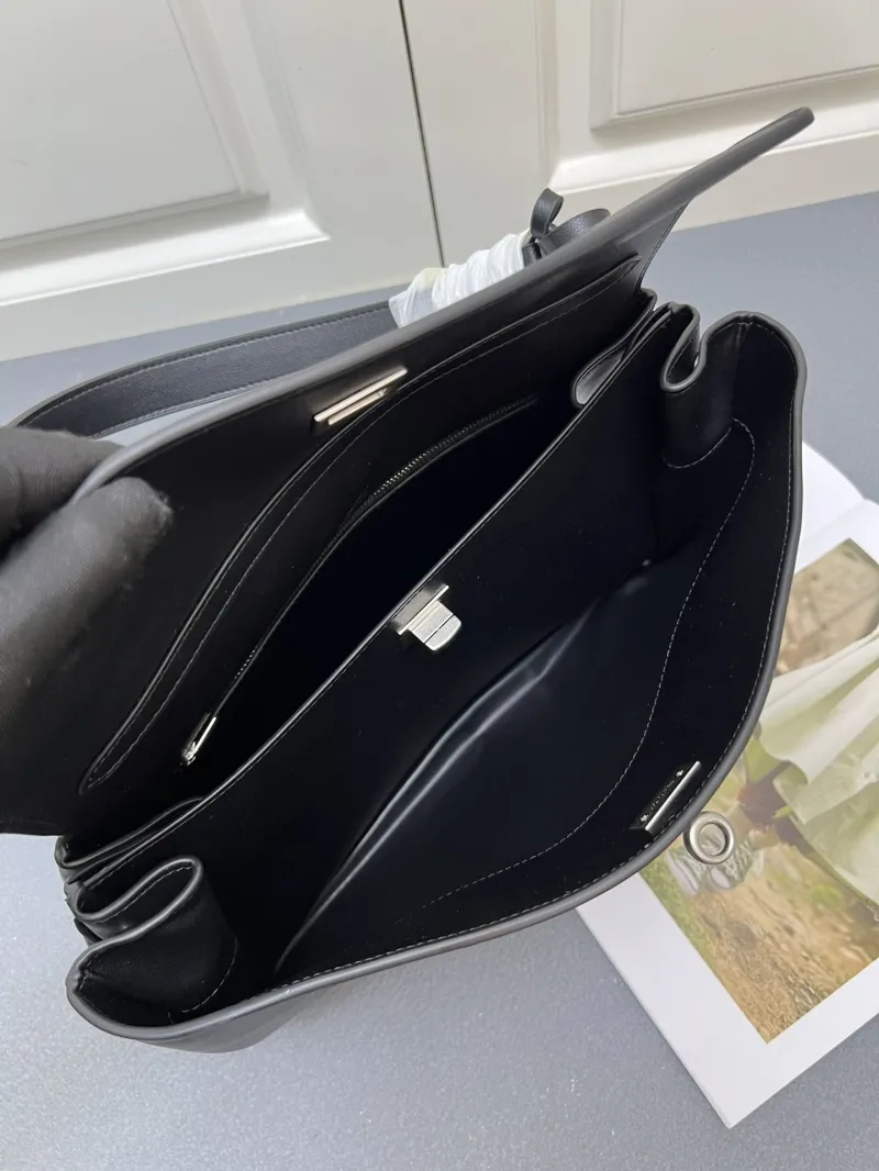Balenciaga Rodeo Black Leather Handbag - Image 10