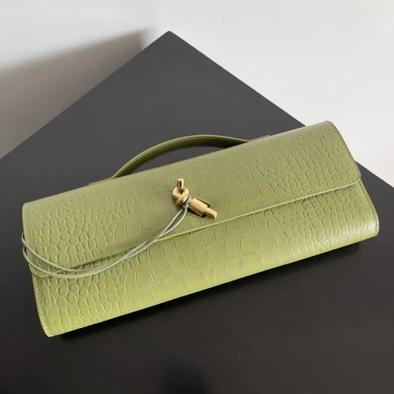Bottega Ventea Green Crocodile Embossed Clutch Bag - Image 5